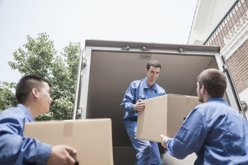 Packing support for a removals job